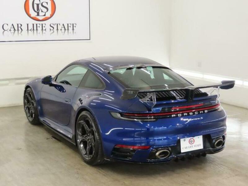 911