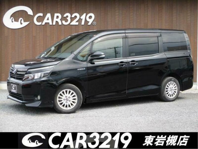TOYOTA VOXY
