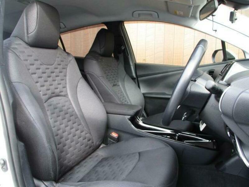PRIUS PHV