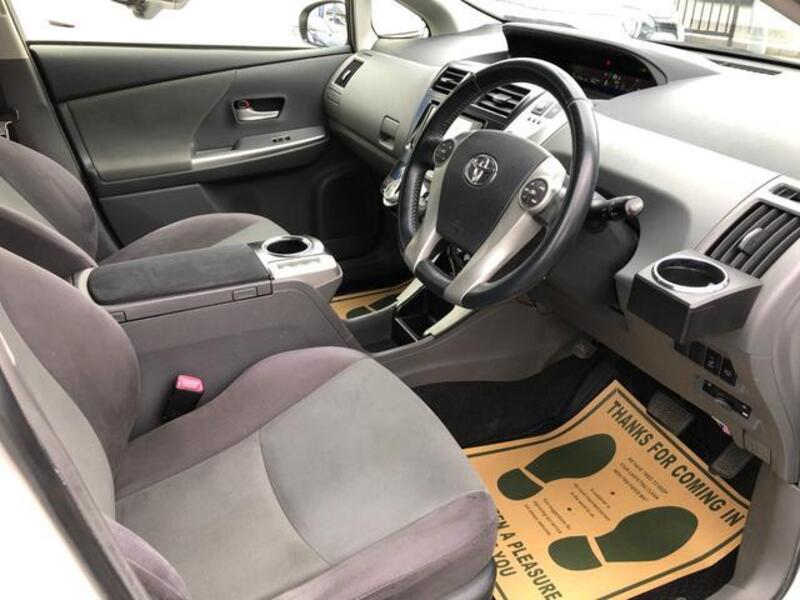 PRIUS ALPHA
