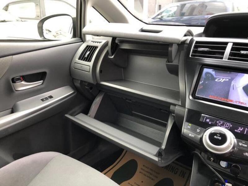 PRIUS ALPHA