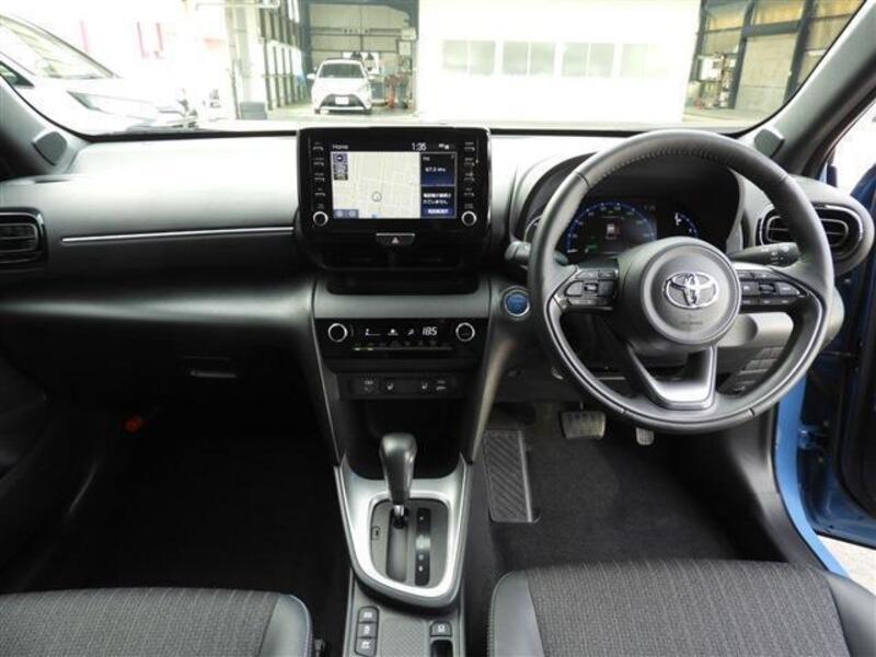 YARIS CROSS