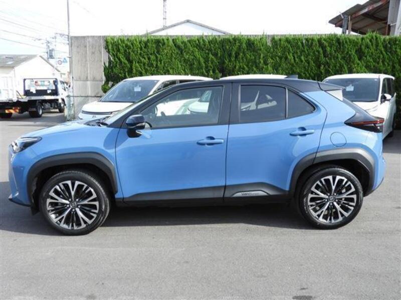 YARIS CROSS