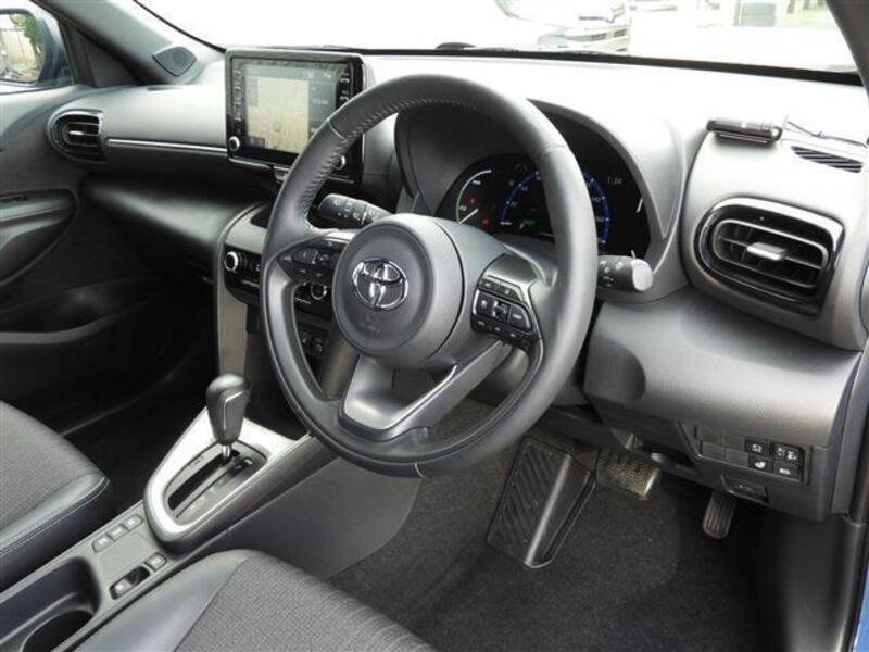 YARIS CROSS