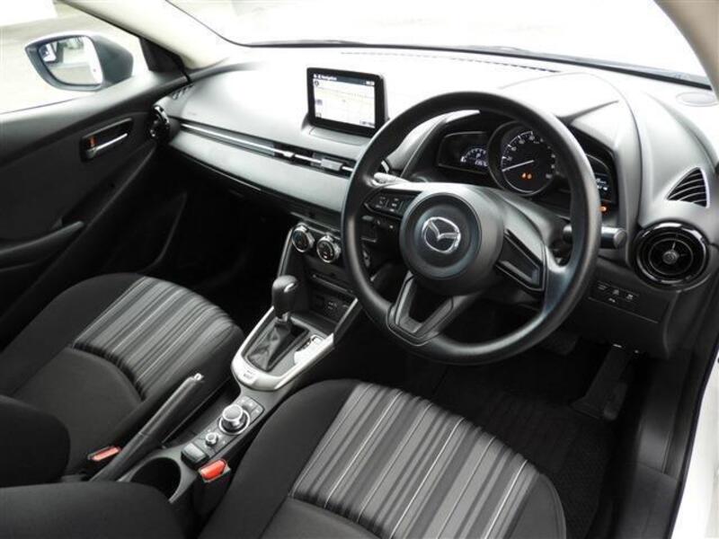 MAZDA2