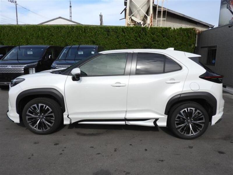 YARIS CROSS
