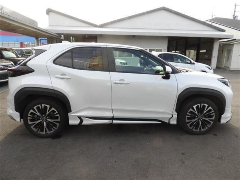 YARIS CROSS