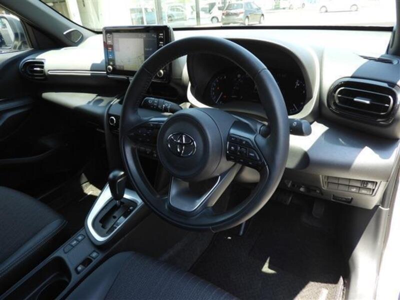 YARIS CROSS