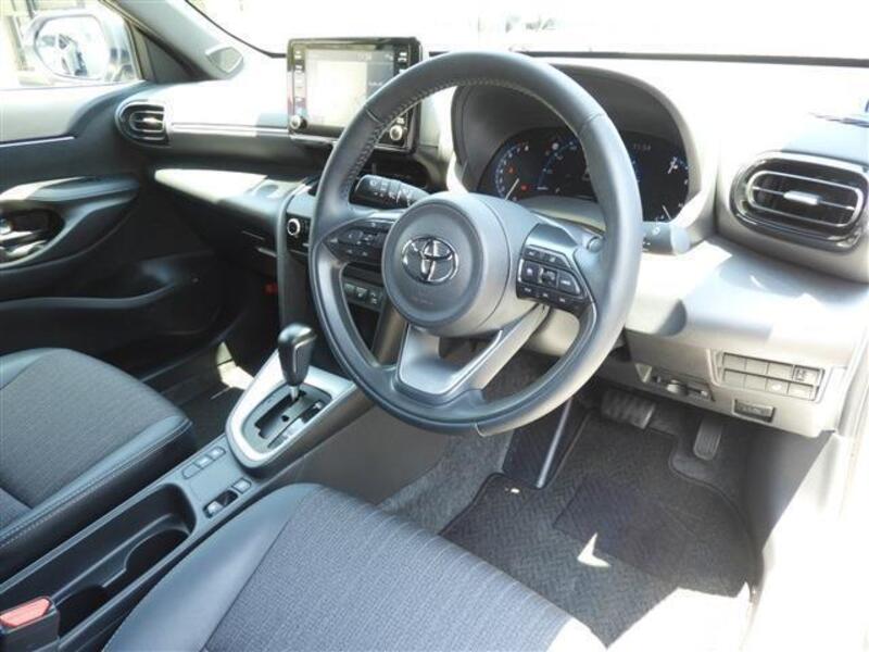 YARIS CROSS