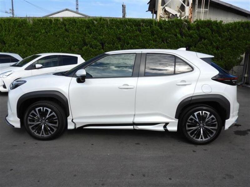 YARIS CROSS