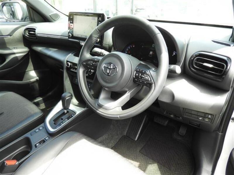 YARIS CROSS