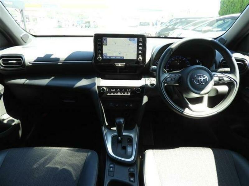 YARIS CROSS