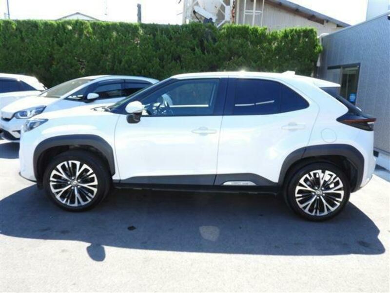 YARIS CROSS