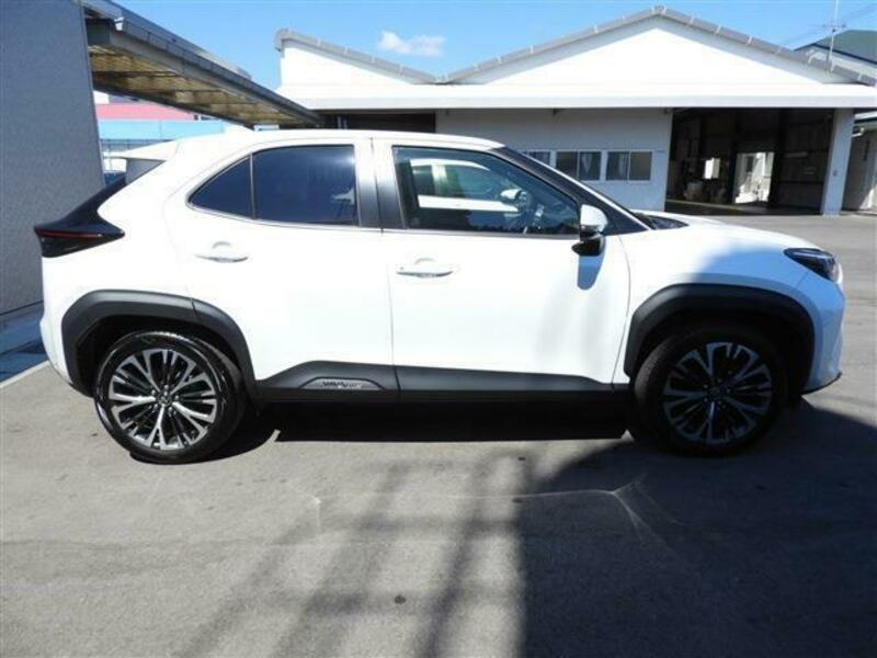 YARIS CROSS