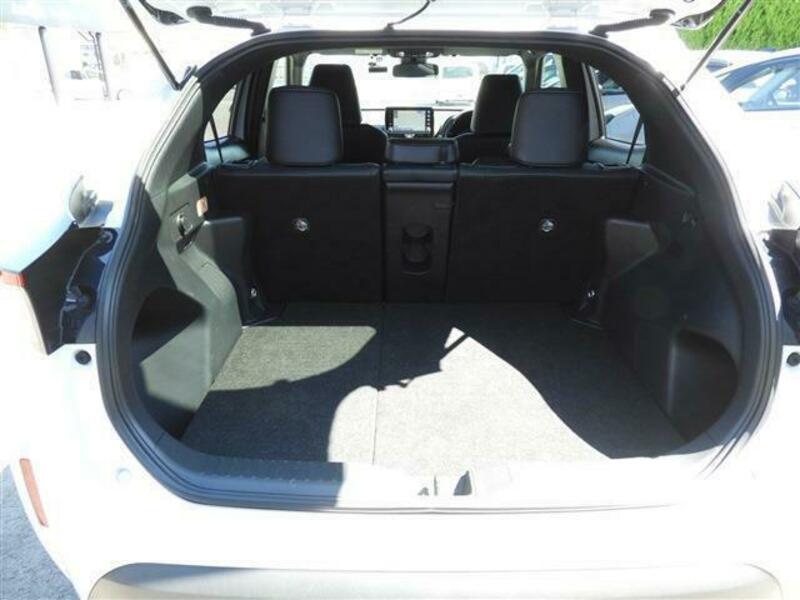YARIS CROSS