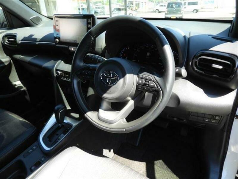 YARIS CROSS