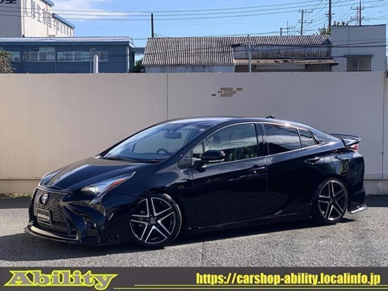 TOYOTA PRIUS