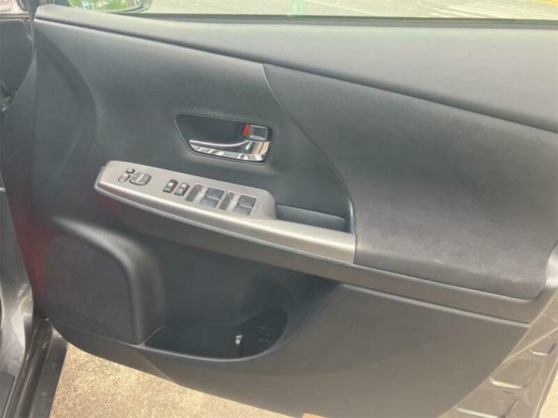 PRIUS ALPHA