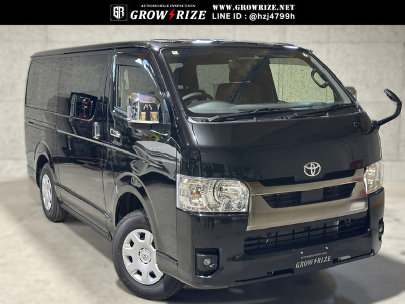 TOYOTA HIACE VAN