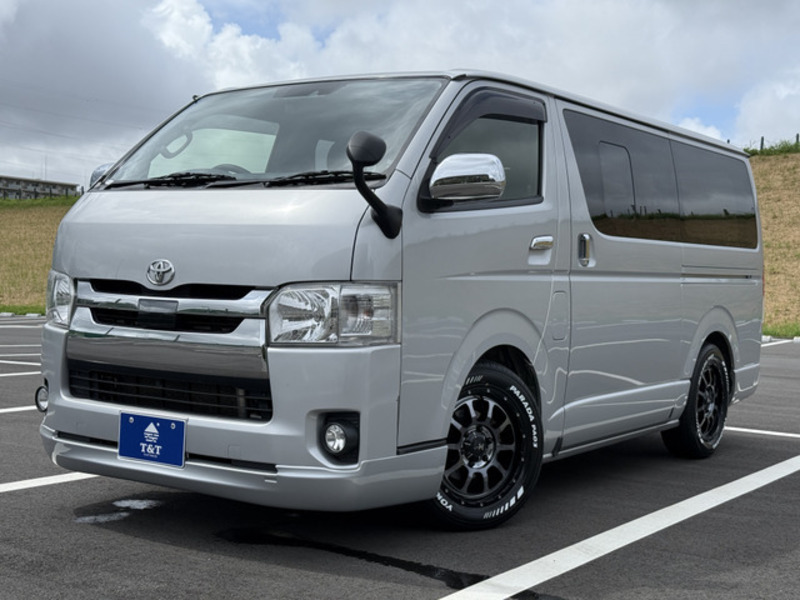 TOYOTA HIACE VAN