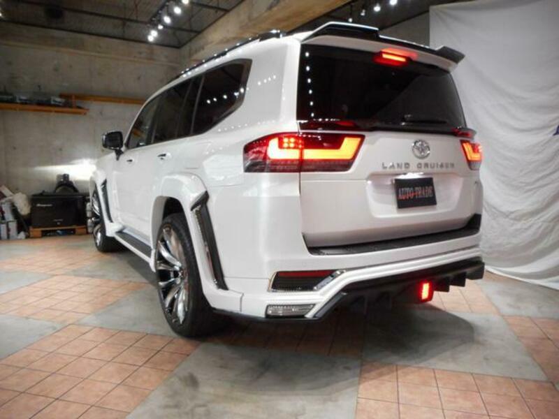 LAND CRUISER