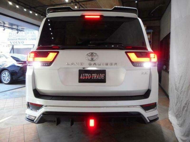 LAND CRUISER