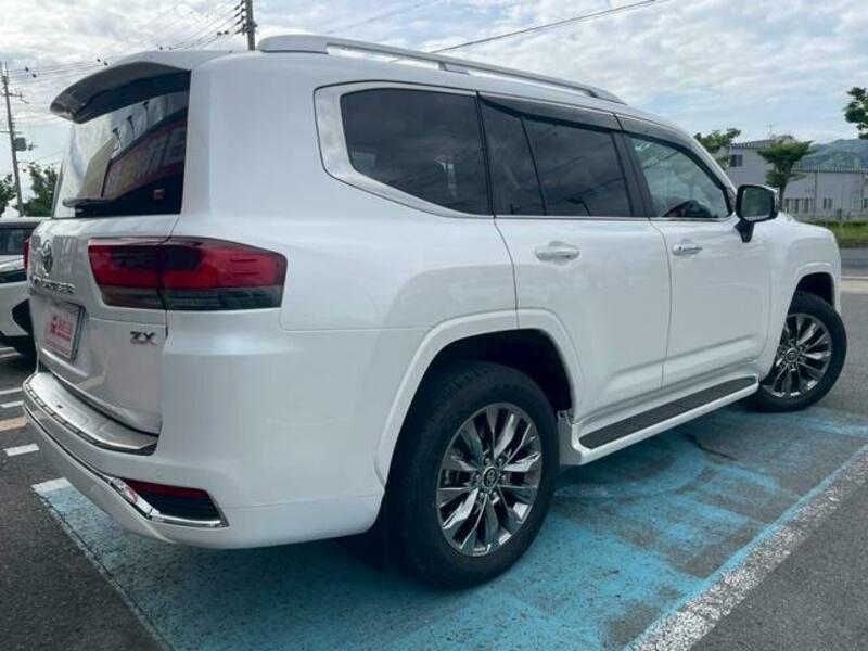 LAND CRUISER