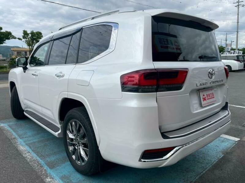 LAND CRUISER