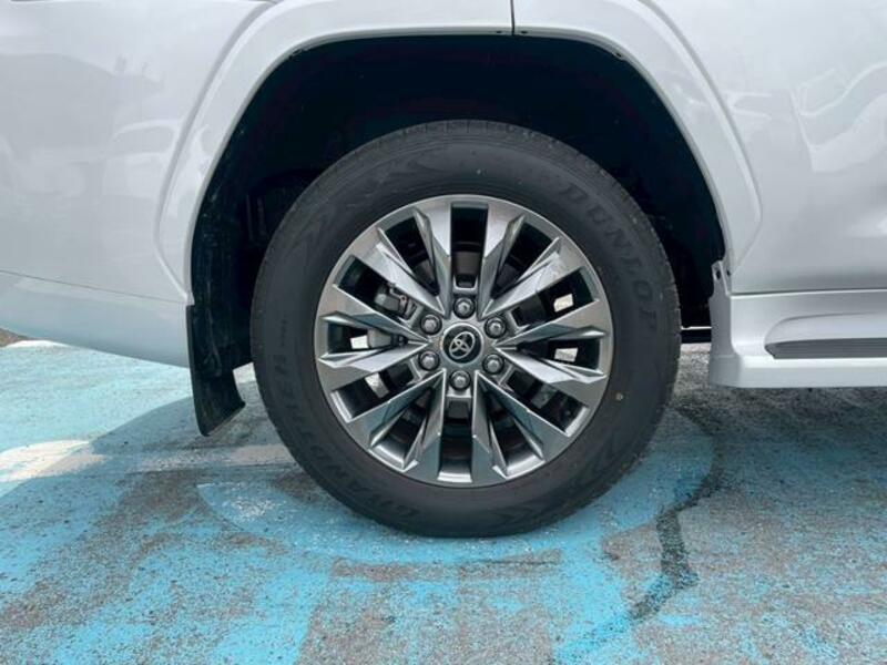 LAND CRUISER