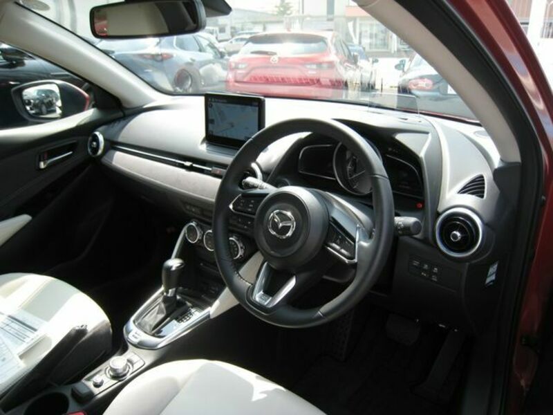 MAZDA2