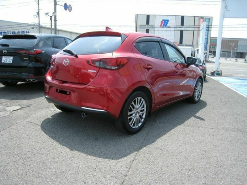 MAZDA2