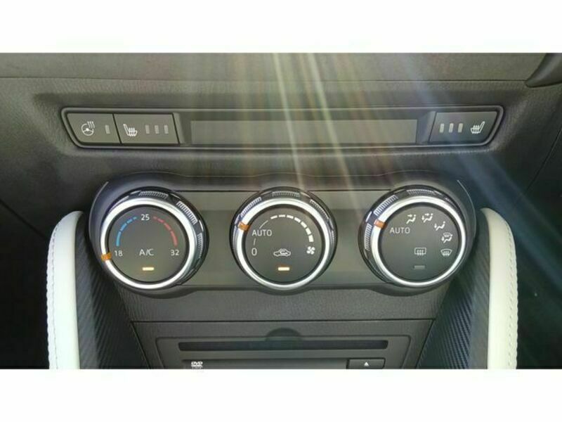 MAZDA2