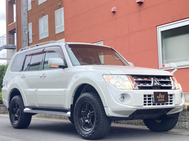 MITSUBISHI PAJERO