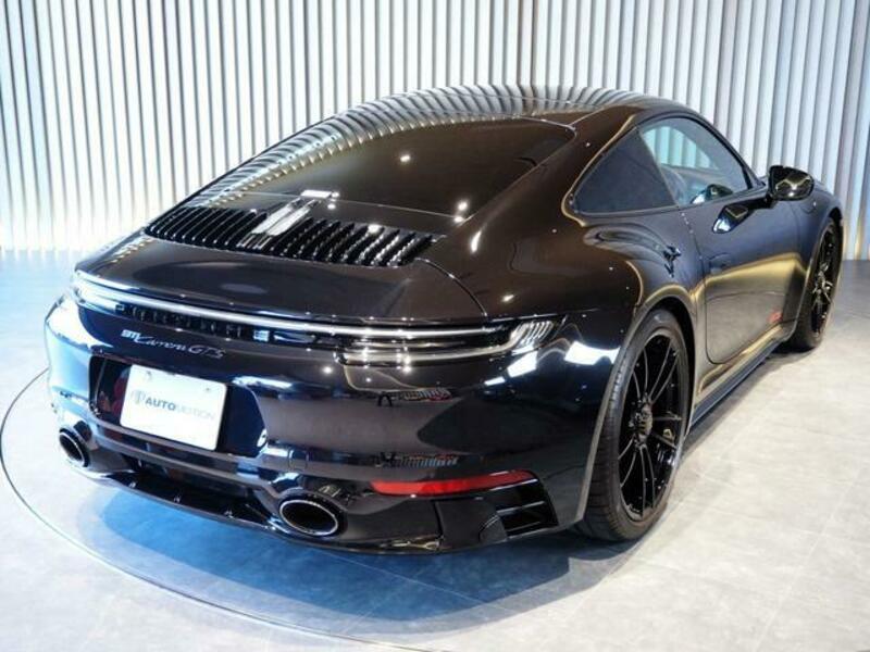 911