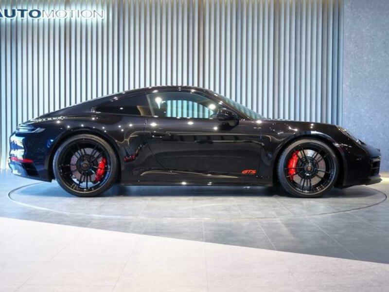 911