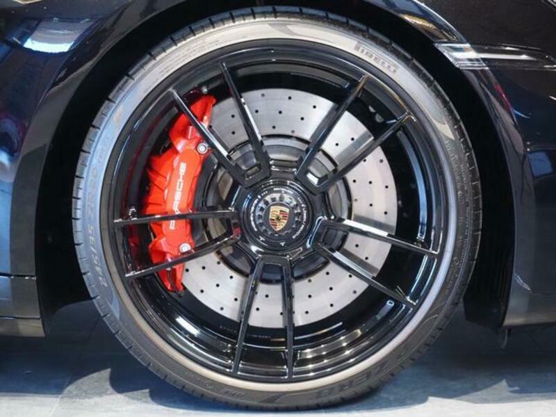 911