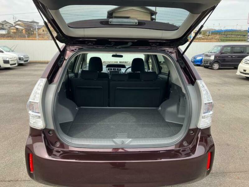 PRIUS ALPHA