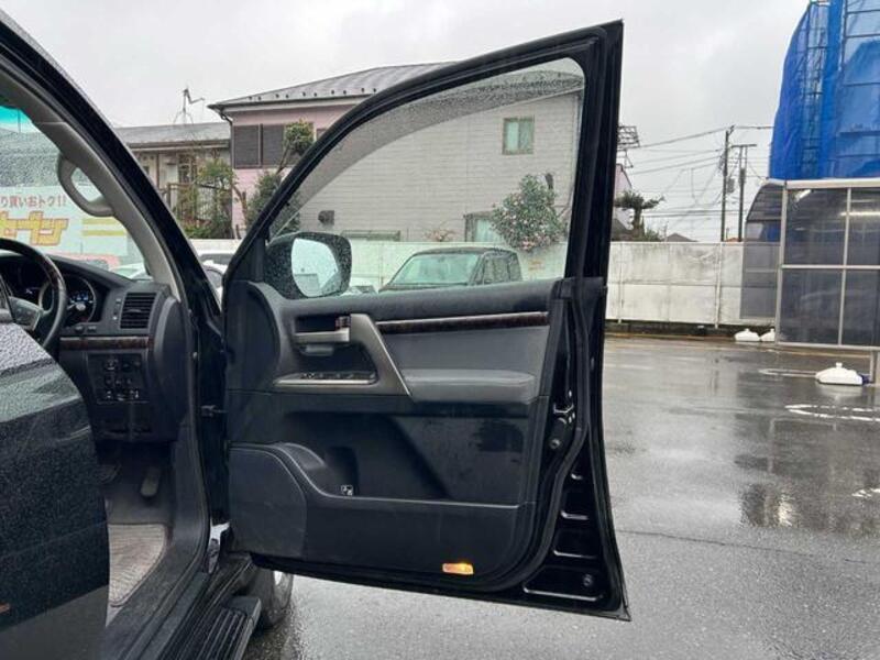 LAND CRUISER