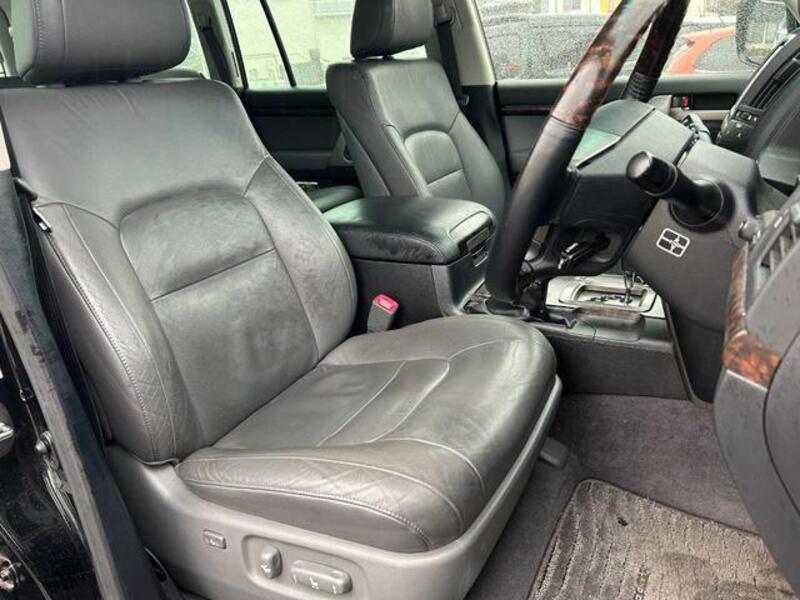LAND CRUISER