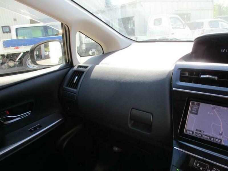 PRIUS ALPHA