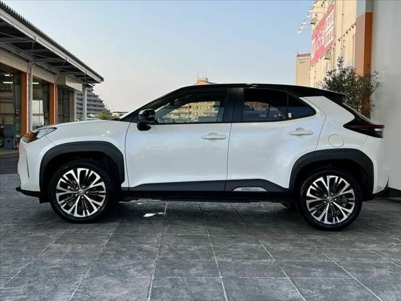 YARIS CROSS