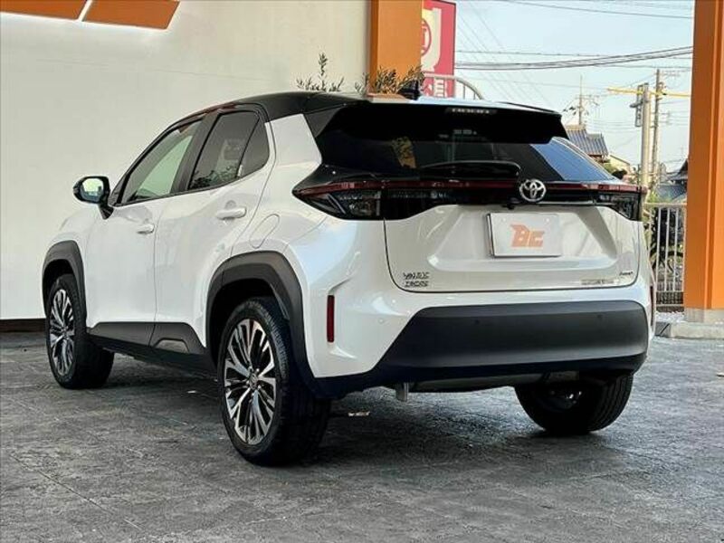 YARIS CROSS