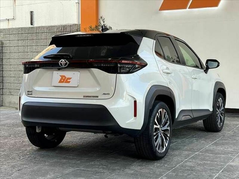 YARIS CROSS