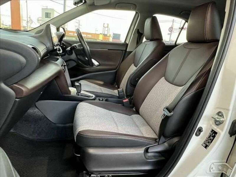 YARIS CROSS