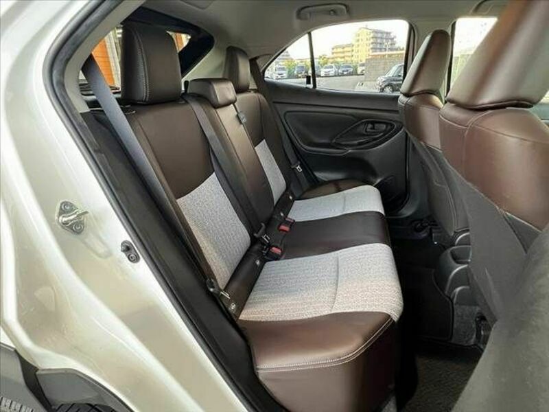YARIS CROSS
