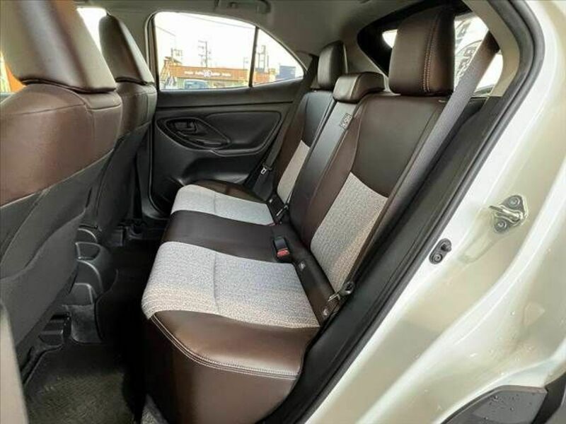 YARIS CROSS
