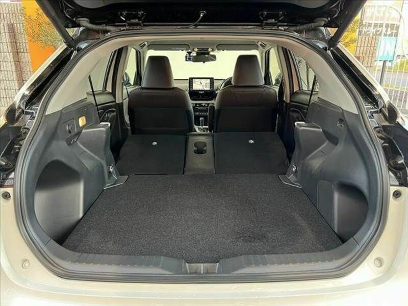 YARIS CROSS