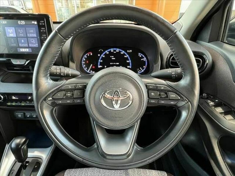 YARIS CROSS