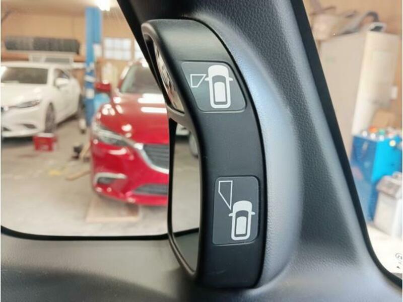 N BOX