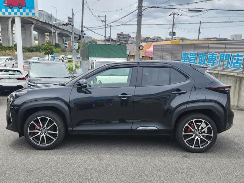 YARIS CROSS